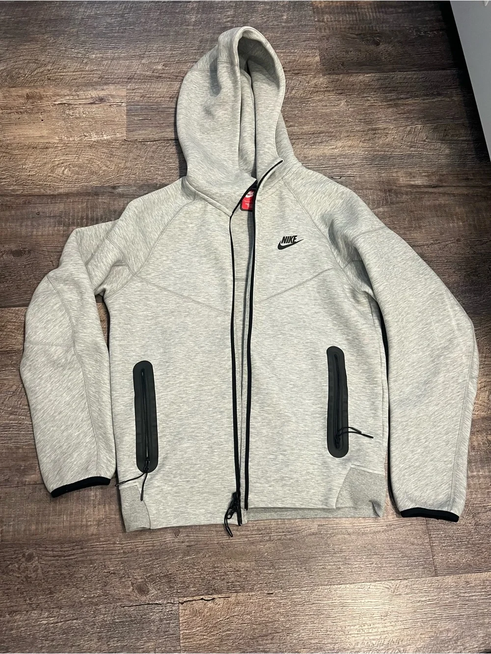 Nike Tech Fleece Men’s Light Gray Hooded Full-Zip Jacket